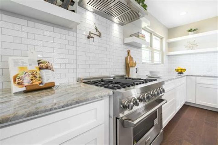 Do you put spacer between tile and countertop?