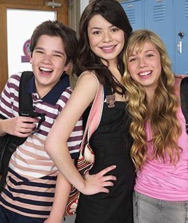 How old was Jennette McCurdy in iCarly Season 1?