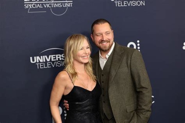 Is Kelli Giddish still married?