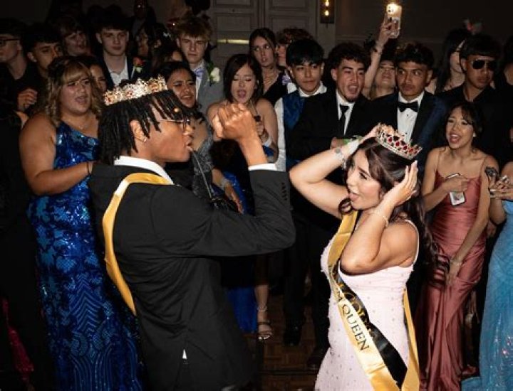What does homecoming king mean?