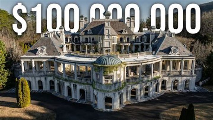 What is the largest abandoned mansion in America?