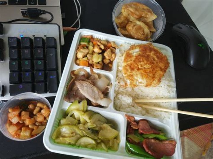 What time is lunch in China?